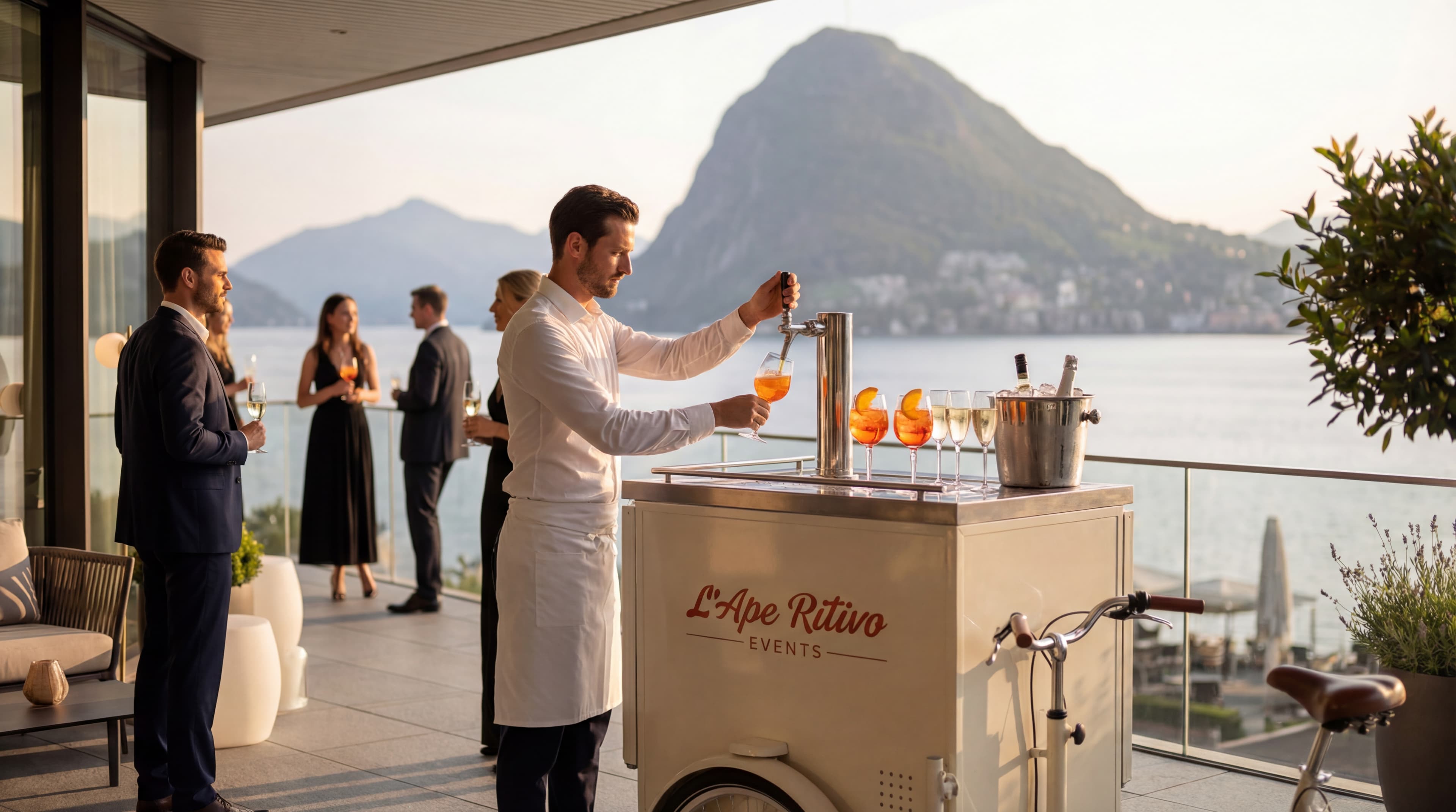 Barman cocktail bike su terrazza vista Monte San Salvatore Lugano
