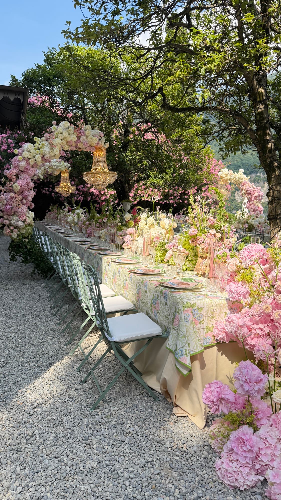 Tavolo matrimonio fiorito sul Lago di Como