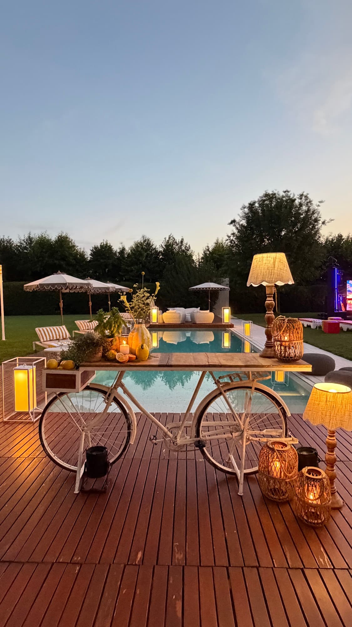 Cocktail Bike L'Ape Ritivo Events a bordo piscina al tramonto